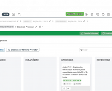 Quadro de propostas de um software; uma coluna "Aprovada" detalha uma obra rodoviária na PR-412, entre Matinhos e Praia de Leste.
